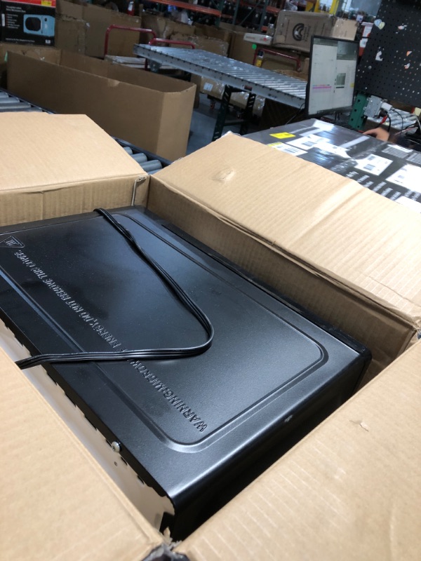 Photo 1 of  Mainstays 0.7 Cu ft Countertop Microwave Oven, 700 Watts, Black