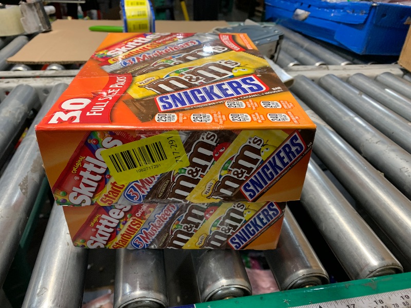 Photo 1 of ***EXPIRED BB 06/2025***M&M'S, SNICKERS, SKITTLES, STARBURST & 3 MUSKETEERS Full Size Candy Bars Assorted Variety Box , 56.11 oz 30 Pieces