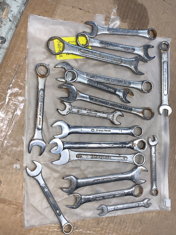 Photo 1 of ***MISSING PARTS***
DISEN Upgraded 22-Piece Ratcheting Wrench Set, Metric & SAE, Chrome-Vanadium Steel, 90 Tooth Ratchet with Organizer