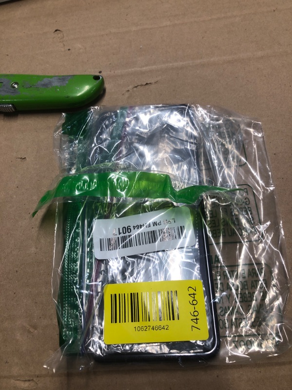 Photo 1 of ***DAMAGED - SEE NOTES/PICTURES*** screen damaged- top corner* Motorola razr+ | 2024 | Unlocked | Made for US 12/256 | 50MP Camera | Spring Green