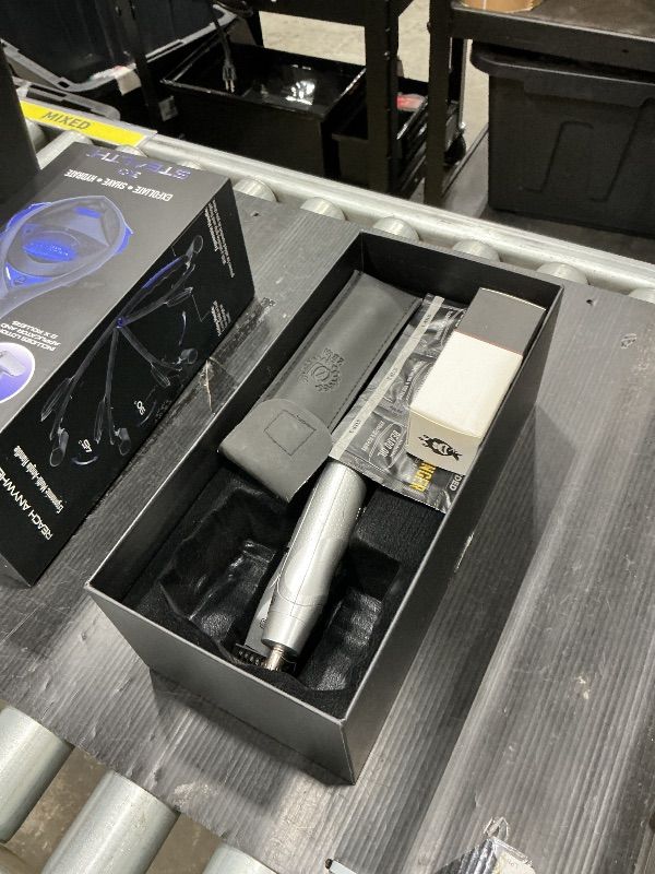 Photo 1 of **MAJOR DAMAGE**
Wahl Groomsman Rechargeable Beard Trimmer kit for Mustaches, Nose Hair, and Light Detailing and Grooming with Bonus Wet/Dry Battery Nose Trimmer – Model 5622v