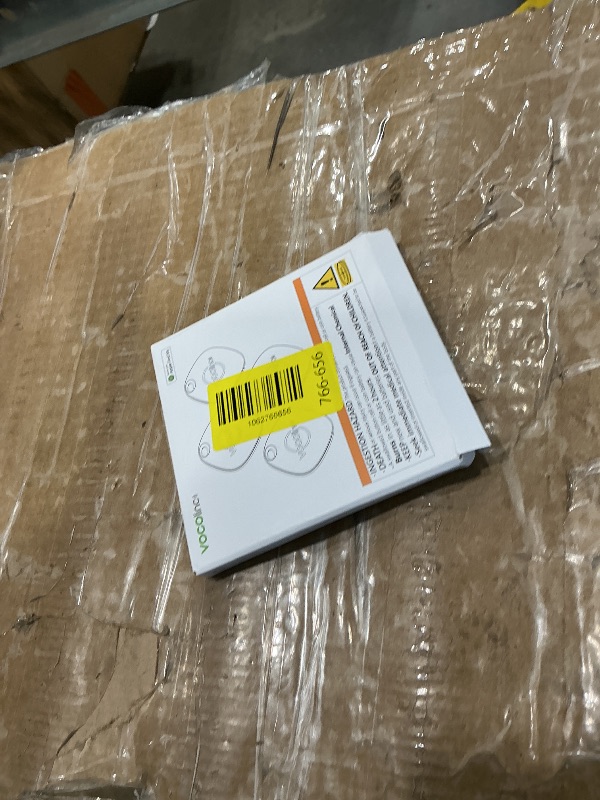 Photo 1 of [Apple MFi Certified] VOCOlinc Air Tracker Tags 4 Pack Black, Smart Key Finder Work with Apple Find My APP (iOS Only,Not for Android), Item Locator for Luggage Suitcases/Bag/Wallet,Replaceable Battery
