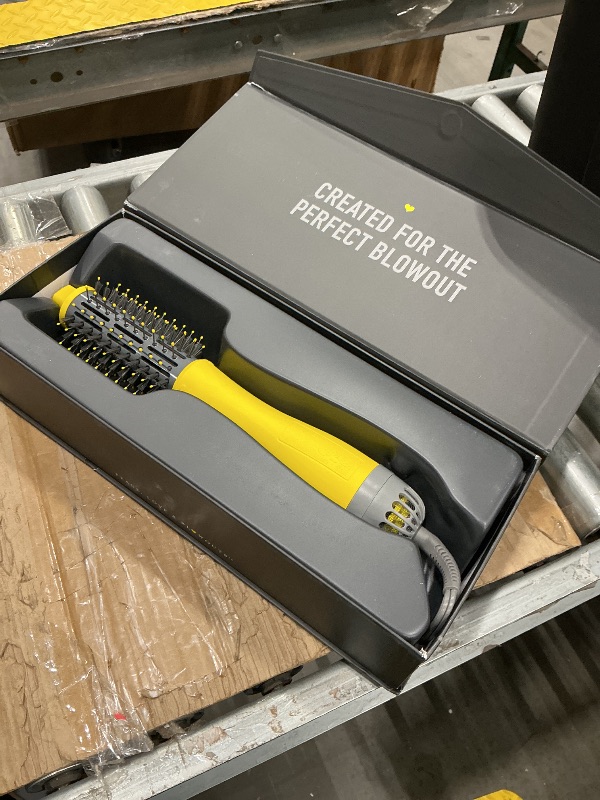Photo 1 of **UNTESTED**
Drybar Half Shot Small Round Blow-Dryer Brush, Smooth, Shiny Hair with Volume and Less Frizz, Salon Styling Brush for Faster Blowouts