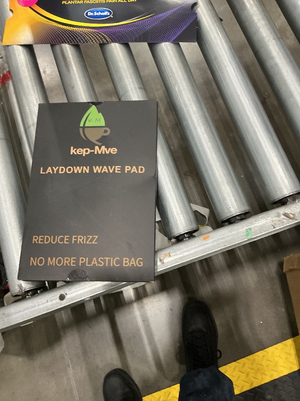 Photo 1 of *Partial Set - See Clerk Notes*
2PCS Laydown 360 Waves Training Pad,Helps Train Your Hair To Laydown to your desired wave Pattern,Wave brush for men(Black?2pcs?)