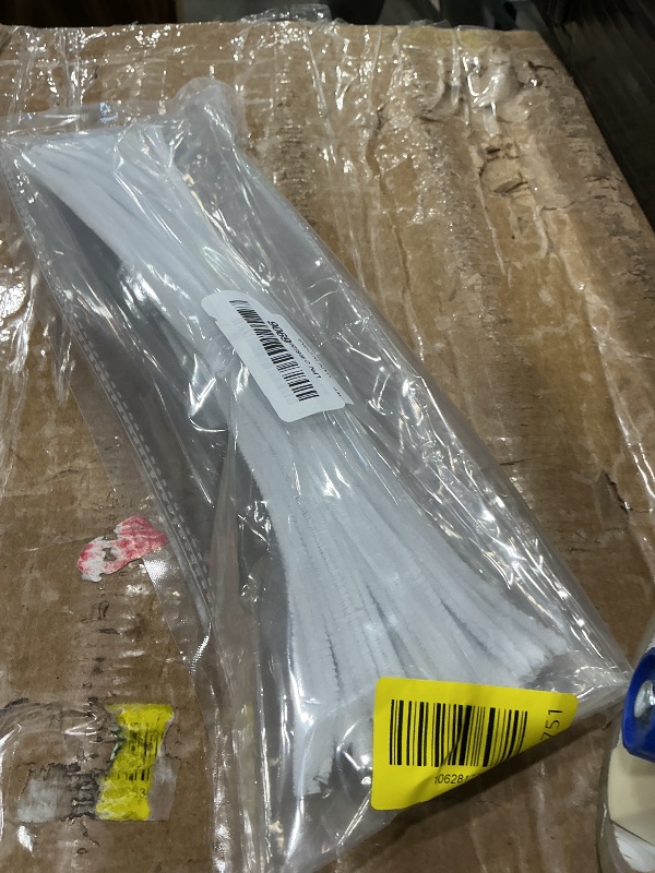 Photo 1 of 100 Pieces  Cleaners Chenille Stem, Solid Color Pipe Cleaners Set for Pipe Cleaners DIY Arts Crafts Decorations, Chenille Stems Pipe Cleaners (White)