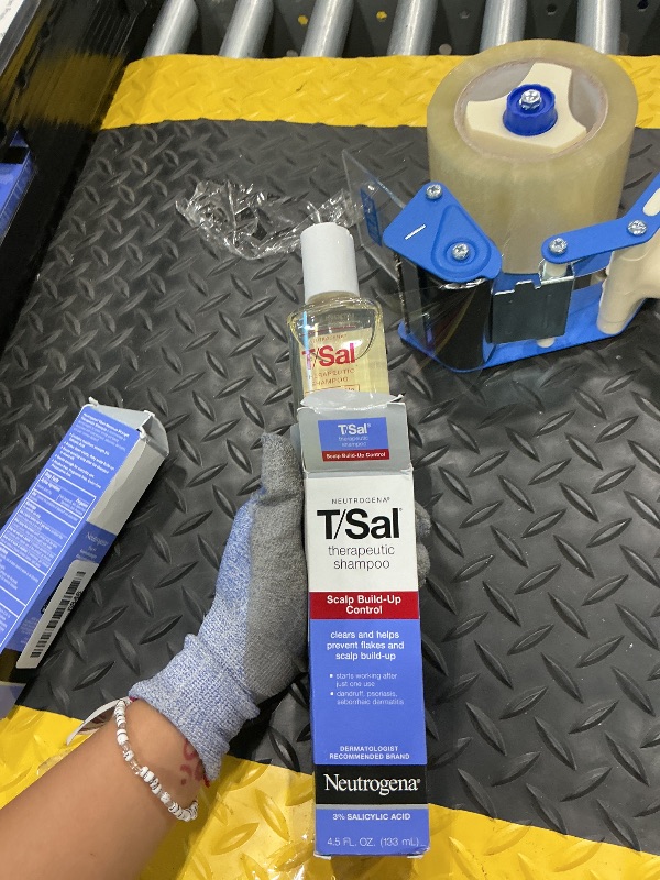 Photo 1 of *PARTIAL SET - ONLY 1*
Neutrogena T/Sal Therapeutic Maximum Strength Shampoo 4.50 oz (Pack of 6)