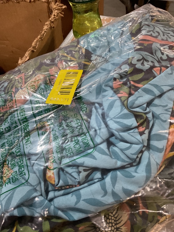 Photo 1 of ***MISSING PARTS***
PHF Ultra Soft Floral Duvet Cover King Size, Revisible Boho Printed Vintage Bedding Set 3 Pieces, Comfy Durable Morris Garden Duvet Cover Set with 2 Pillow Shams, Zipper Closure and 8 Ties, 104"x90"