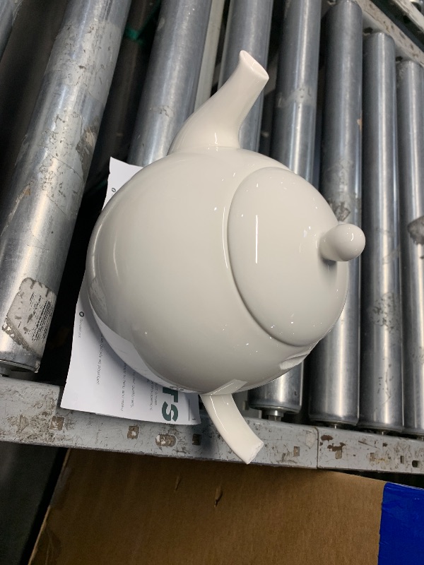 Photo 1 of ***BROKEN HANDLE***
Sweese Porcelain Teapot, 40 Ounce Tea Pot - Large Enough for 5 Cups, White