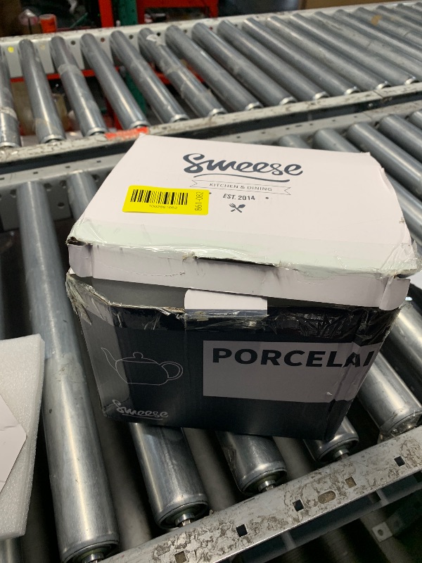 Photo 1 of ***BROKEN HANDLE***
Sweese Porcelain Teapot, 40 Ounce Tea Pot - Large Enough for 5 Cups, White