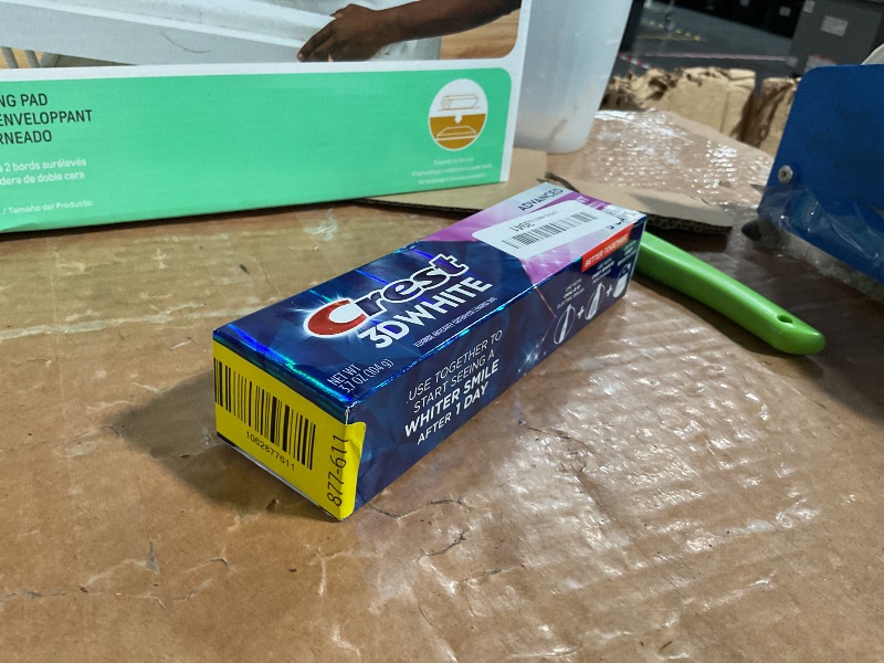 Photo 1 of **Only one**Crest 3D White Advanced Luminous Mint Teeth Whitening Toothpaste, Crest Toothpaste, 3.7 oz Pack of 4 - Helps Remove Surface Stains, Whitens Teeth, Strengthens Tooth Enamel, Protects Against Cavities