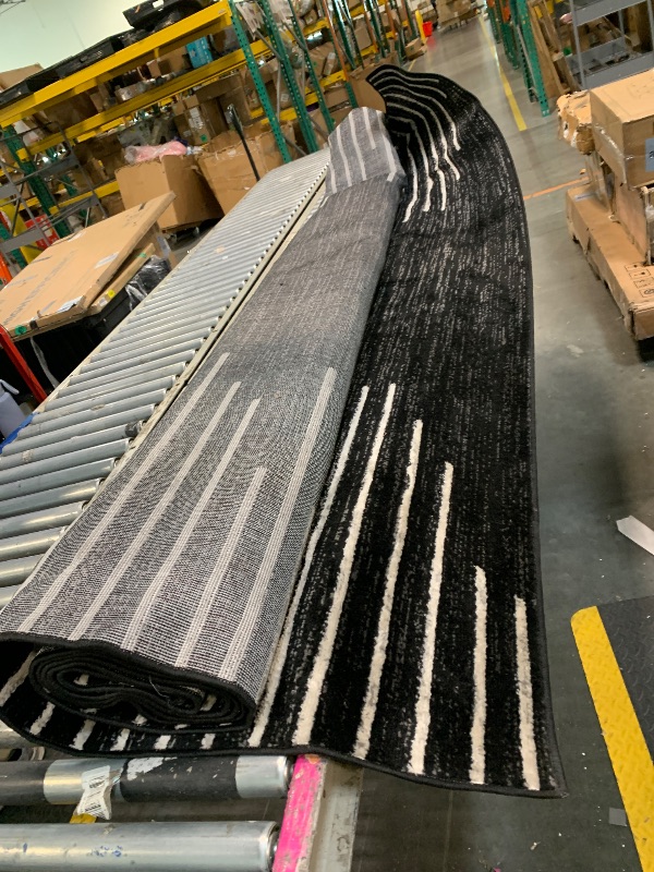 Photo 1 of ****MINOR CREASES****
Rugshop Bohemian Stripe Stain Resistant High Traffic Living Room Kitchen Bedroom Dining Home Office Area Rug 8' x 12' Black
