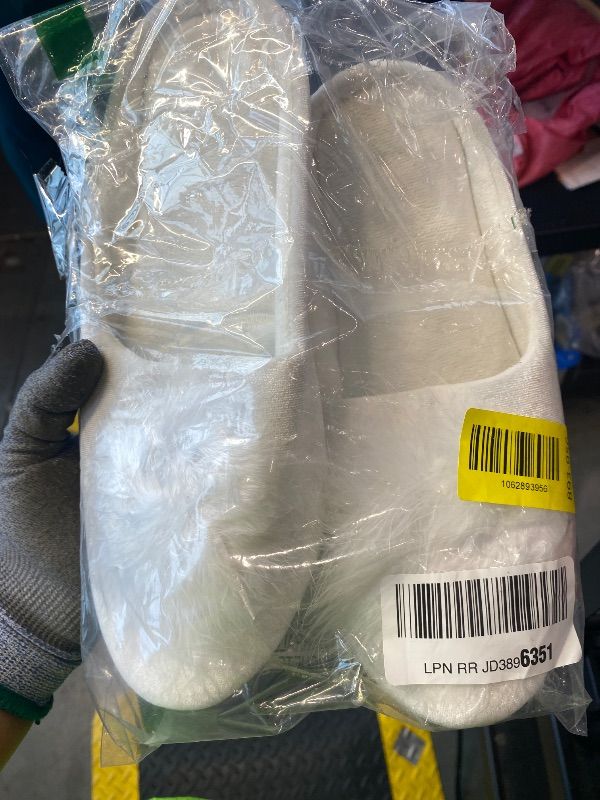 Photo 1 of *MINOR DAMAGE - USED*
BCTEX COLL Women's Cozy Velvet Memory Foam House Slipper,Ladies Fuzzy Bedroom Slipper Non-slip Sole (9-10, White, numeric_9)