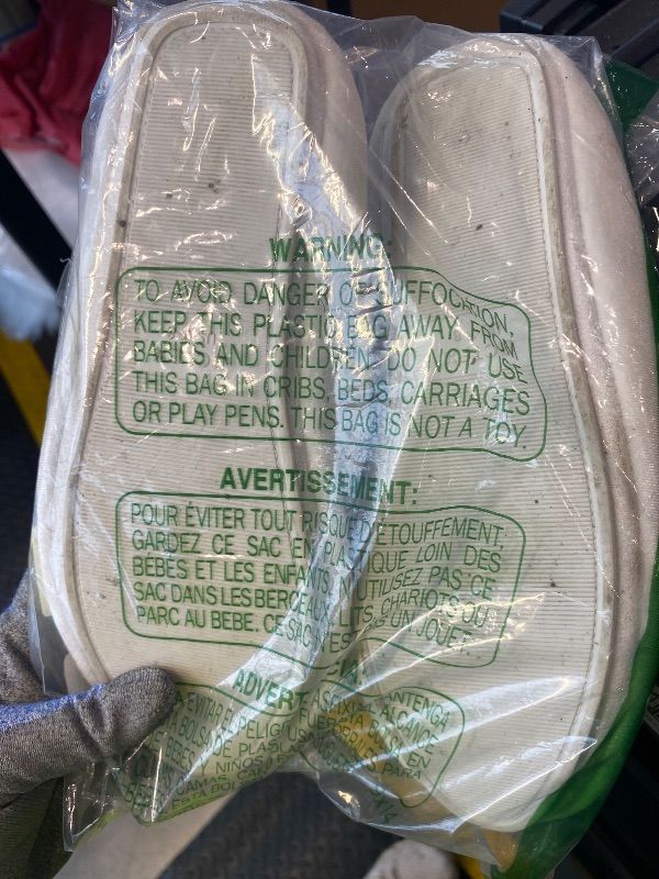 Photo 1 of *MINOR DAMAGE - USED*
BCTEX COLL Women's Cozy Velvet Memory Foam House Slipper,Ladies Fuzzy Bedroom Slipper Non-slip Sole (9-10, White, numeric_9)