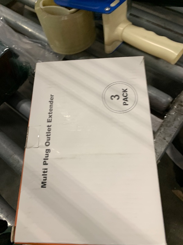 Photo 1 of ***ONLY ONE*** 3 Pack Surge Protector Outlet Extender, 6 Outlet Splitter with 4 USB Ports (2 USB C), Multi Plug Wall Outlet 1050J Power Strip, USB Wall Charger for Home Office Kitchen Travel ** ONLY ONE ITEM **