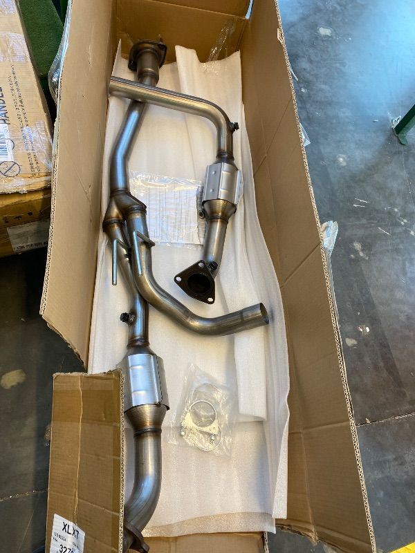 Photo 1 of **PRODUCT NOT REVIEWED**
**UNTESTED**
SAROTIN Catalytic Converter Compatible with 2003-2008 Chevrolet Express 1500 / GMC Savana 1500 and 2003-2005 Express 2500 / GMC Savana 2500 4.3L 5.3L (EPA Compliant)