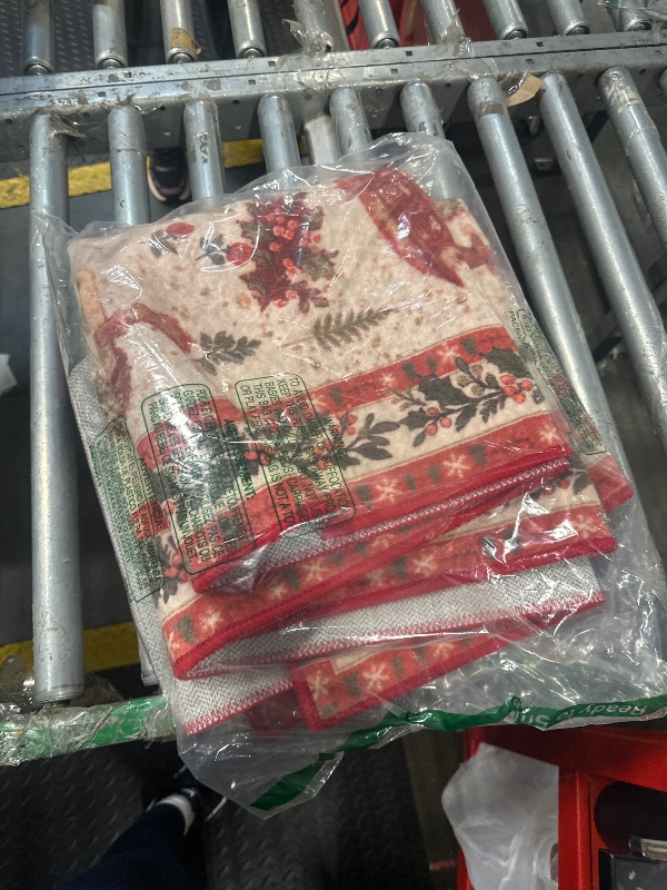 Photo 1 of ****THE SIZE IS UNKNOWN******
Joiedomi Christmas Rug ' Area Rugs for Living Room Non-Slip Washable Rug Rubber Backing Large Soft Vintage Christmas Tree Santa Claus Carpet for Bedroom Kids Nursery Dining Room Indoor 