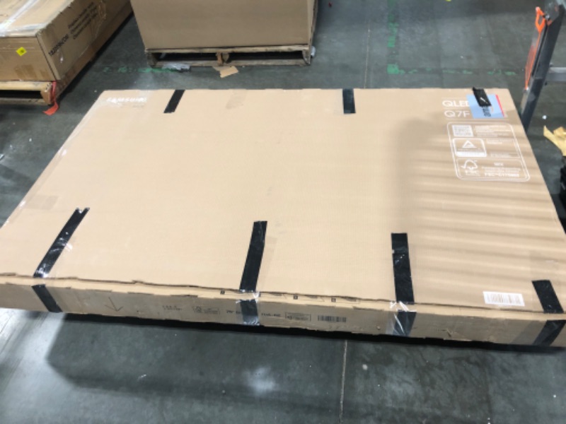 Photo 1 of ***BROKEN SCREEN - SOLD FOR PARTS*****Samsung 75-Inch Class QLED Q7F Series Samsung Vision AI Smart TV (2025 Model, 75Q7F) Quantum HDR, Object Tracking Sound Lite, Q4 AI Gen1 Processor, 4K upscaling, Gaming Hub, Alexa Built-in