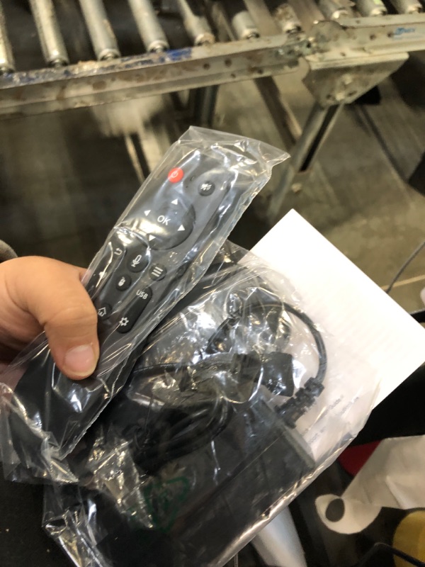 Photo 1 of [Built-in Apps & 2026 Upgraded] Mini Projector with WiFi 6 and Bluetooth 5.4 Support 4K 1080P Auto Keystone 180° Rotatable Projector Portable Compatibile with HDMI/TV Stick/Memory Stick/Laptop, White