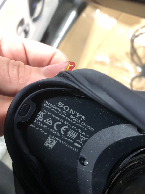 Photo 1 of ** UNKNOWN FUNCTIONAL*** PlayStation VR2 (PSVR2)