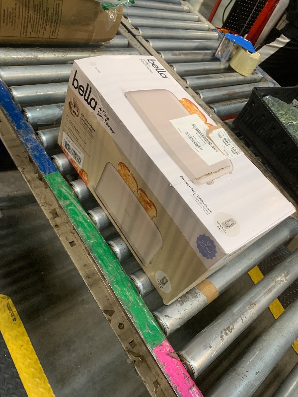 Photo 1 of *USED*
bella 4 Slice Slim Toaster, Fits-anywhere™ Kitchenware, 6 Setting Shade Control with Reheat & Cancel Buttons, Fits Sourdough, 10” Long Slot, Anti Jam & Auto Shutoff, 900 Watt, Oatmilk