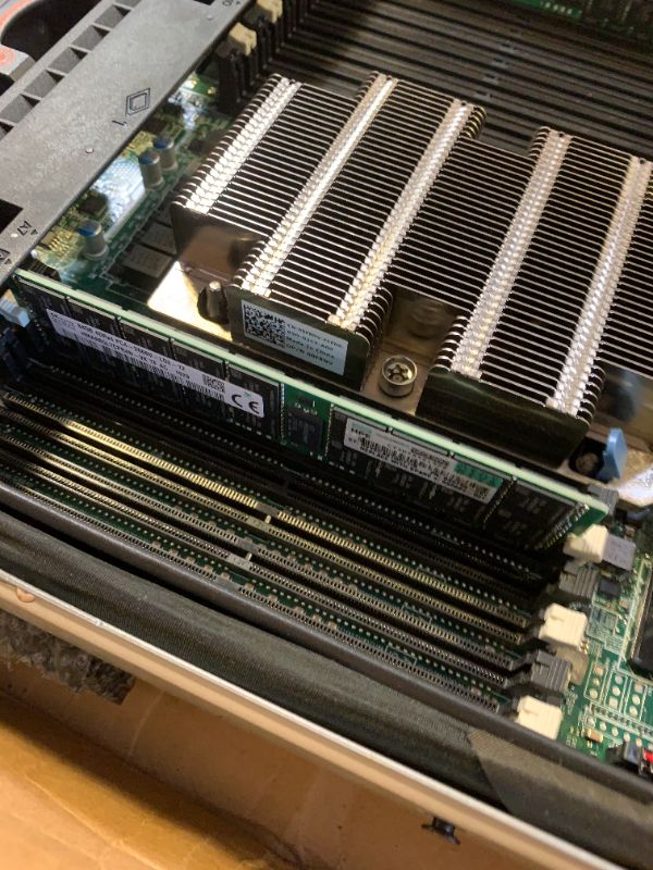 Photo 1 of Dell PowerEdge R640 Server 2.40Ghz 40-Core 128GB RAM 2X 1.92TB SSD 6X 1.8TB (Renewed)