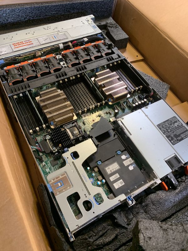 Photo 1 of Dell PowerEdge R640 Server 2.40Ghz 40-Core 128GB RAM 2X 1.92TB SSD 6X 1.8TB (Renewed)