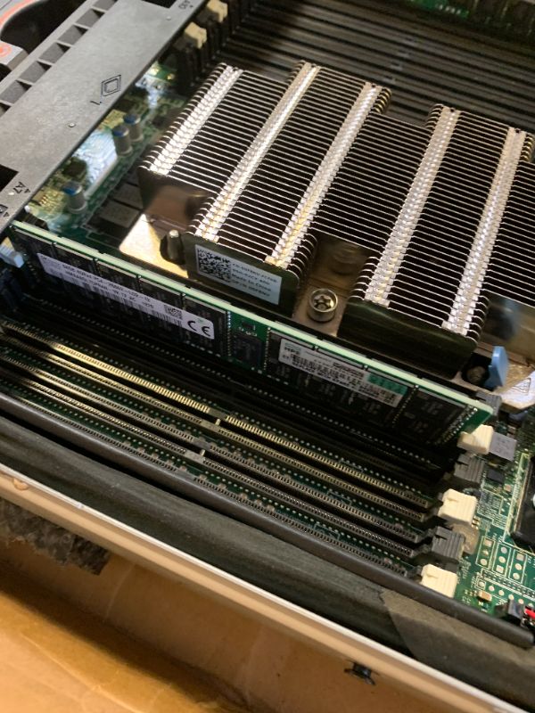 Photo 1 of Dell PowerEdge R640 Server 2.40Ghz 40-Core 128GB RAM 2X 1.92TB SSD 6X 1.8TB (Renewed)