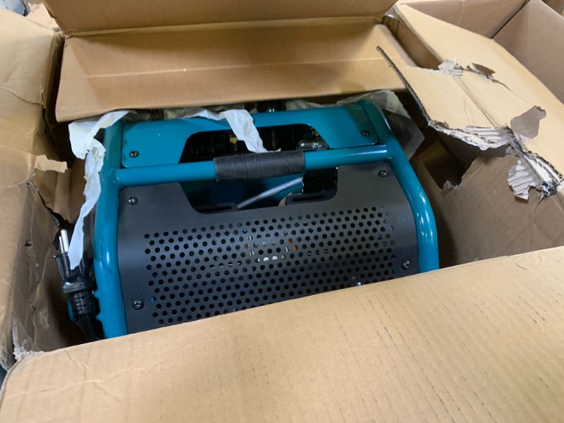 Photo 1 of Makita MAC320Q Quiet Series 1-1/2 HP, 3 Gallon, Oil-Free, Electric Air Compressor