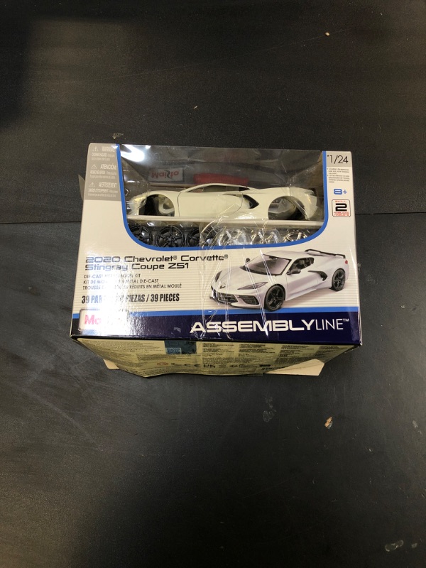 Photo 1 of Maisto 1:24 Assembly Line 2020 Chevrolet Corvette Stingray Coupe, White
