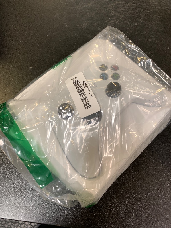 Photo 1 of Xbox Wireless Gaming Controller (2025) – Robot White – Play on Xbox, Windows, Android, iOS, FireTV Sticks, Smart TVs, VR Headsets