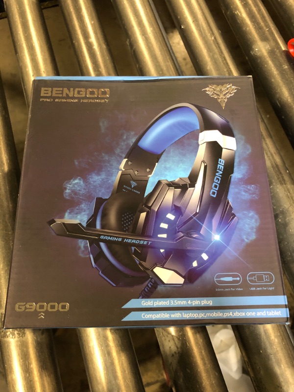 Photo 1 of BENGOO G9000 Stereo Gaming Headset for PS4 PC Xbox One PS5 Controller, Noise Cancelling Over Ear Headphones with Mic, LED Light, 7.1 Surround Sound, Soft Memory Earmuffs for Nintendo Xbox Series X|S