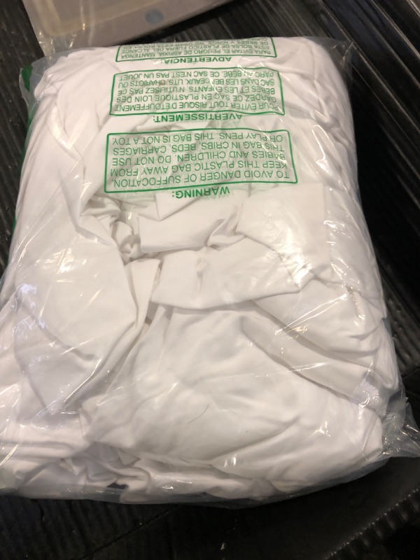 Photo 1 of MAYFAIR LINEN 100% Egyptian Cotton California King Fitted Sheet Only - 600 Thread Count Cal King Sheets Deep Pocket Fitted, Soft Sateen No Pop-Off Elastic Bottom Sheet, Fits Mattress Upto 18" - White