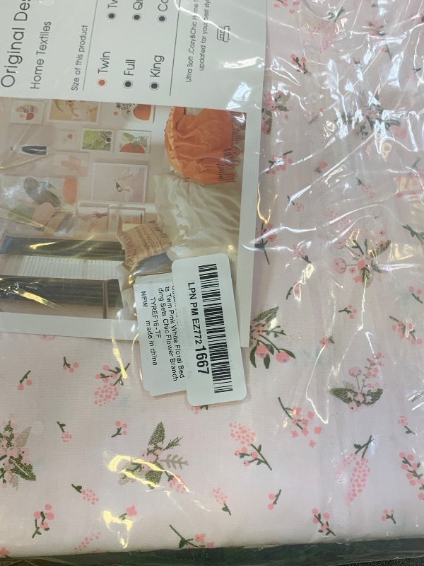 Photo 1 of Girls Floral Duvet Cover Set Twin Pink White Cute Floral Bedding Sets Twin Chic Botanical Flower Comforter Cover 100% Cotton Vintage Aesthetic Cottage Bedding Cover 1 Duvet Cover with 2 Pillowcases