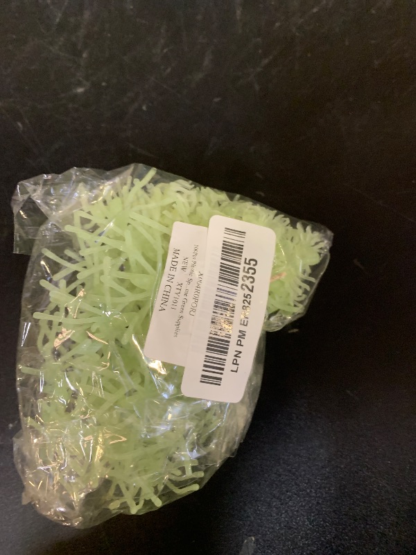 Photo 1 of 100Pcs Plastic Spider, 2 Sizes Glowing Fake Spider Toys Prank Props Halloween Party Decorations Realistic Funny Small Tiny Halloween Decor Home Green Supplies