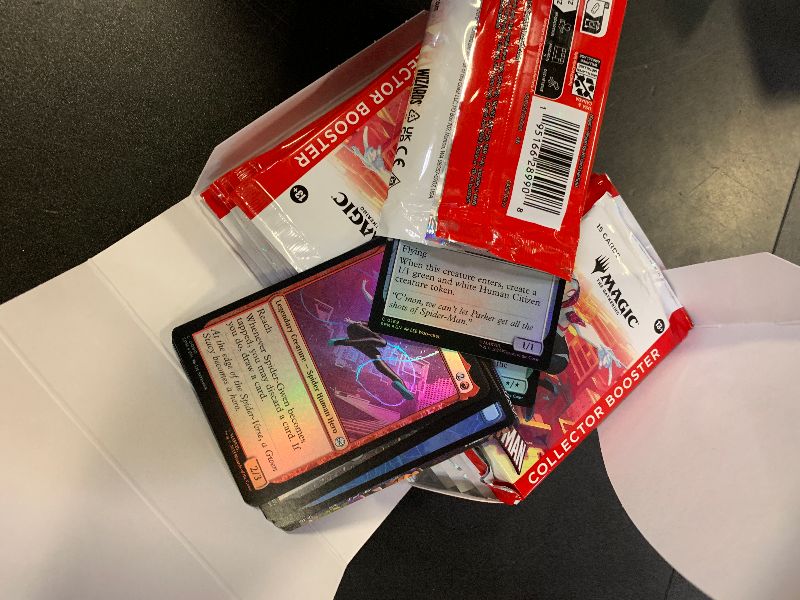 Photo 1 of OPEN SOLD AS IS NO RETURN****Magic: The Gathering | Marvel's Spider-Man - Collector Booster Box (12 Packs)