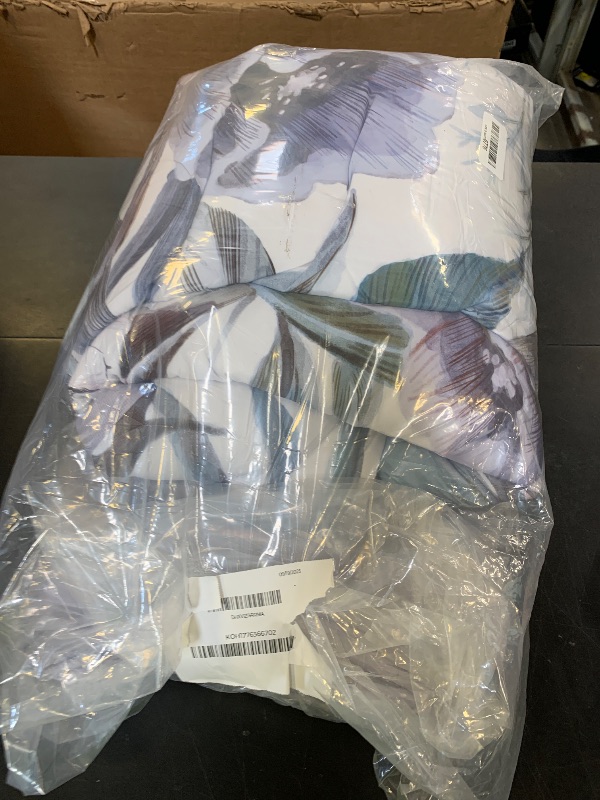 Photo 1 of Luxudecor Floral Comforter Set Twin Size 5 Piece, Purple Flower Bed in a Bag, Elegant Floral Comforter with Sheet Set, Soft Microfiber Bedding Set for All Season (Purple, 68"x86")