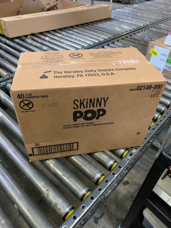 Photo 1 of SkinnyPop Popcorn, Original and White Cheddar Variety Pack, Whole Grain, Dairy-Free Snack, 0.5oz (40ct)