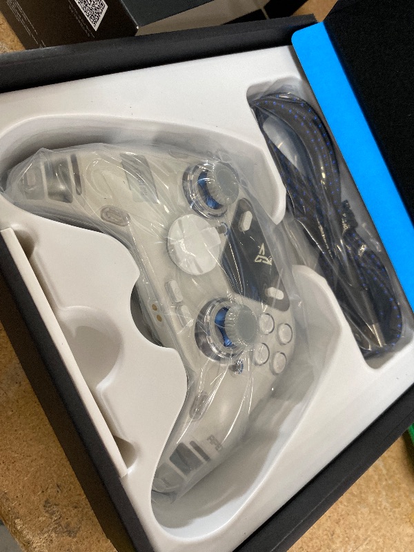 Photo 6 of FLYDIGI APEX 4 Wireless PC Controller Forceflex Joystick Forceadapt Trigger 1000Hz Report Rate Full-Color LCD Display 1500mAh Battery Stereo Vibration PC/Switch/Switch2/TV/Android/Laptop