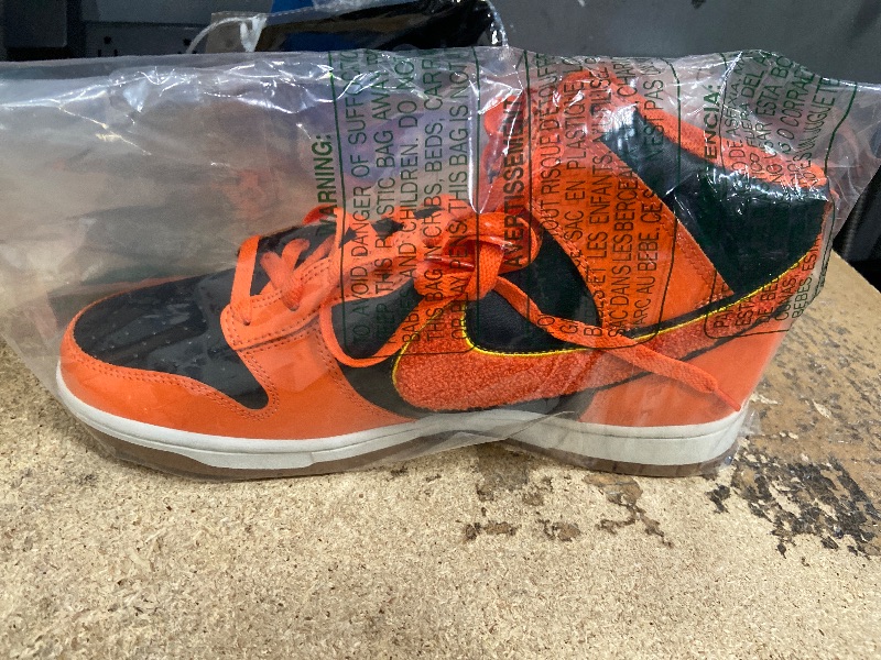 Photo 1 of ***SEE NOTES*****Nike Men's Dunk Hi Retro University Chenille Black/Safety Orange (DR8805 002) - 9