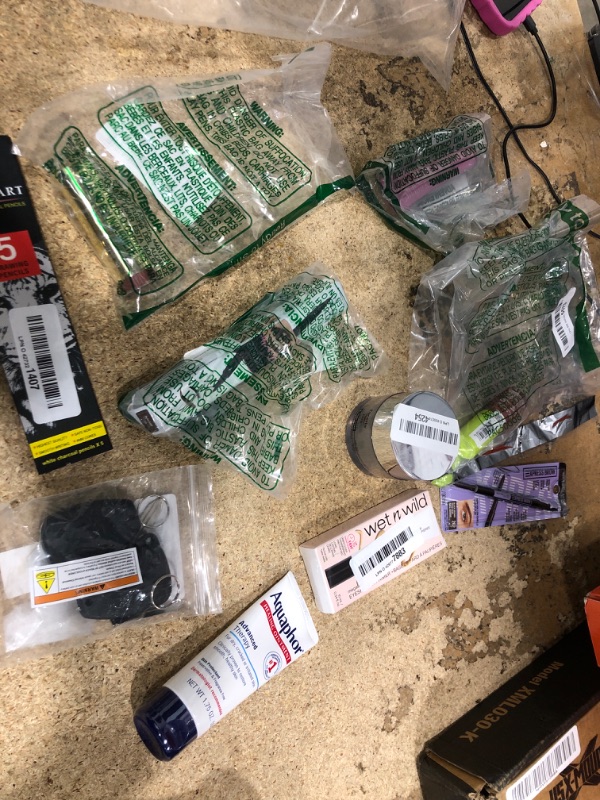 Photo 1 of 10 PIECE LOT MISCELLANEOUS ITEMS  