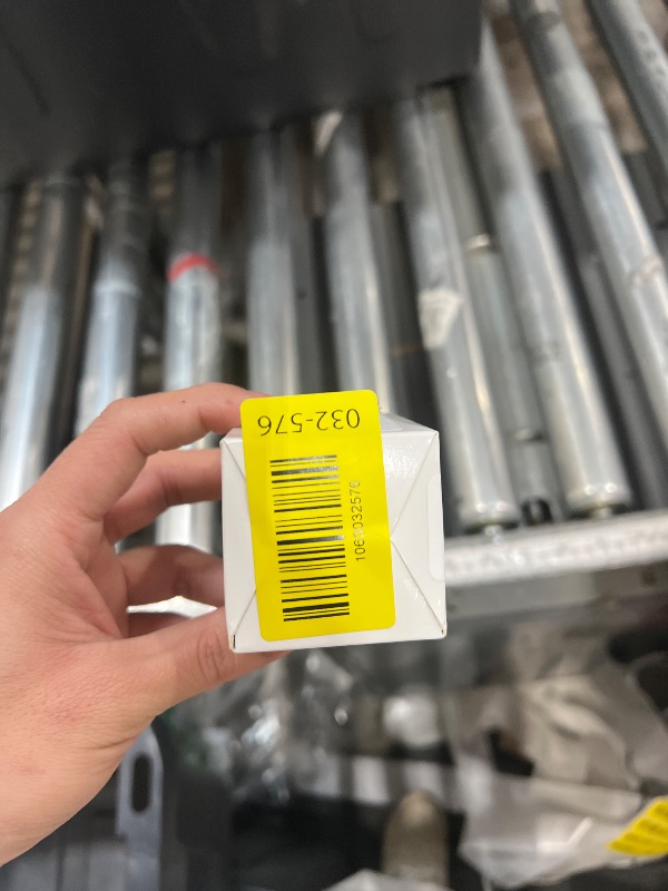 Photo 2 of Lenwen Mini Snowflake Tree Topper Christmas Miniature Tree Topper Acrylic Small Snowflake Treetop Decoration Xmas Treetop Ornaments for Winter Holiday Party Decor(White,Opalescent)