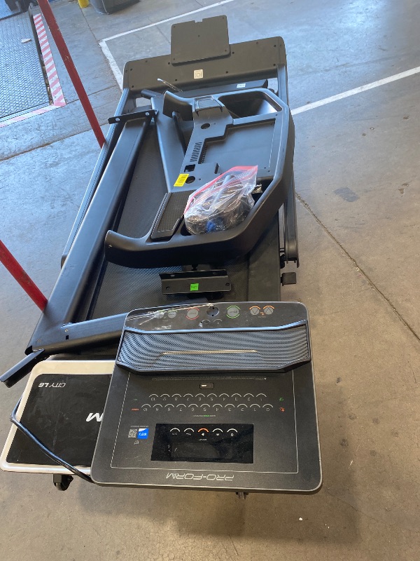 Photo 1 of * FOR PARTS ONLY ** ProForm City L6 Treadmill: Steel Frame, 8 MPH Max Speed, 100 Programs