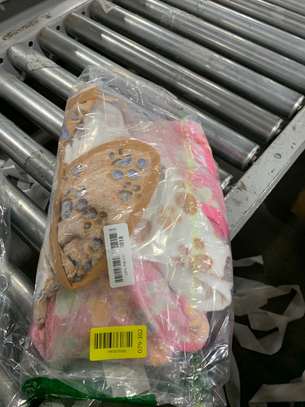 Photo 1 of 1 Pack 3 Blankets Super Soft Fluffy Premium Fleece Pet Blanket Flannel Throw for Dog Puppy Cat Paw Brown/Pink/White Small(23x16 inch)