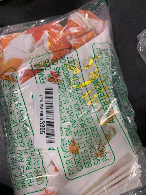 Photo 1 of 100pcs Give Thanks Paper Napkins, Disposable Thanksgiving Napkins Fall Maple Leaves Paper Hand Towels for Autumn Harvest Thanksgiving Party Table Home Kitchen Bathroom Decorations, 7.9 * 4.3inch