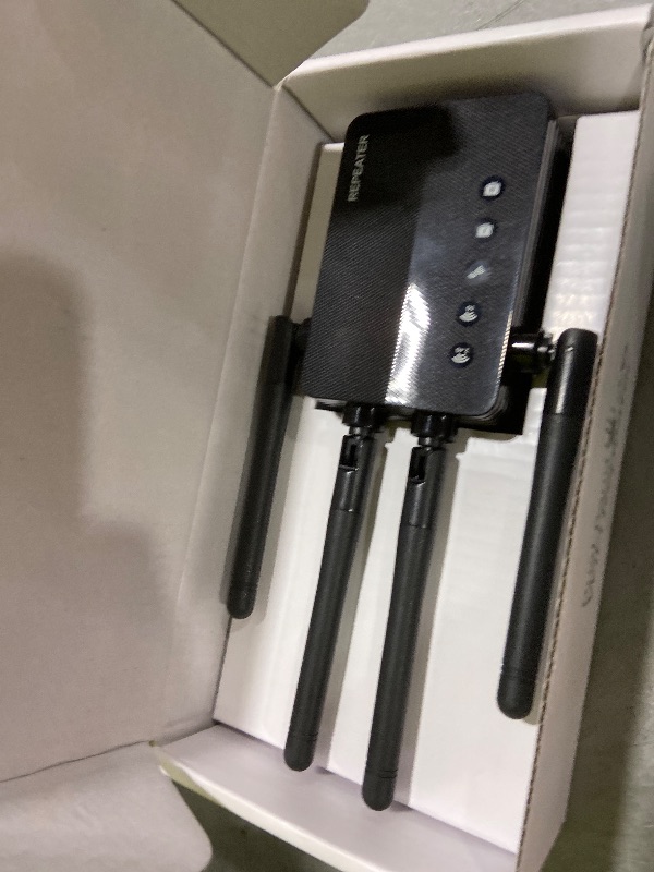 Photo 1 of 1200Mbps WiFi Extender HIBFEWOULANFKSDM