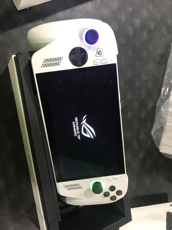 Photo 1 of ASUS ROG Xbox Ally – 7” 1080p 120Hz Touchscreen Gaming Handheld, 3-month Xbox Game Pass Premium included, AMD Ryzen Z2 A, 16GB RAM, 512GB SSD, White ** LOCKED ***