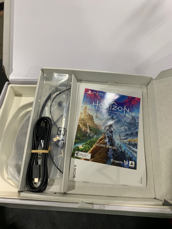 Photo 1 of PlayStation VR2 Horizon Call of The Mountain™ Bundle (PSVR2)