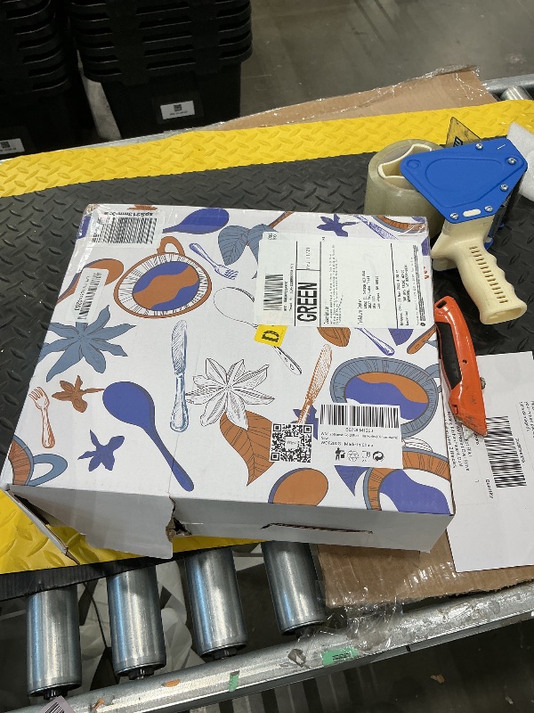 Photo 1 of ***MISSING PLATES & KNIVES*** WDF 25Guest Gold Plastic Plates - Heavy Duty Christmas Plastic Plates Dinnerware - Include 25 Dinner Plate 25 Salad Plates 50 Forks 25 Knives 25 Spoons 25 Cups 25 Mini Forks for Christmas/Weddiing