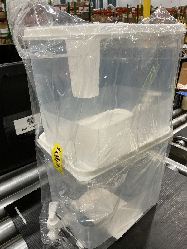 Photo 1 of *USED*
Domensi 2 Pack 2 Gallon Drink Dispenser for Fridge with Spigot Water Dispenser Leak Proof Lids Filter Screen Beverage Juice Container Sealed Plastic Lemonade Milk Cold Hot Drink Tea Jug for Party