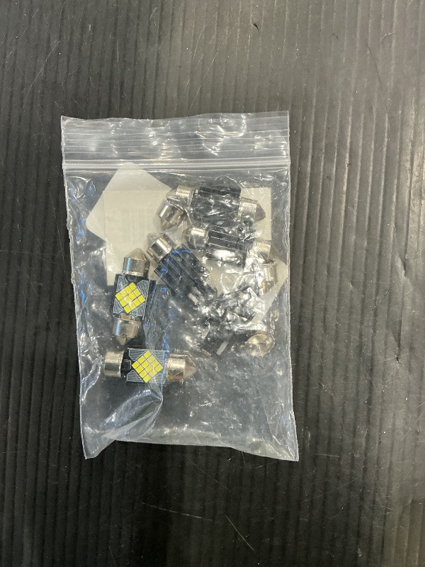 Photo 1 of *MINOR DAMAGE - USED*
HEVLE 6PCS DE3175 LED Dome Light Bulbs, Extremely Bright 31mm DE3021 6428 6430 7065 1.22inch Led Interior Car Festoon Bulb, Upgraded 400LM 6500K Dome Map Door Lights LED Blub Universal for Most Car